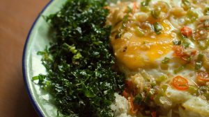 Hujan Gak Hujan, Anda Boleh Datang ke Nasi Telur Kalcer Warung Ibukoe!