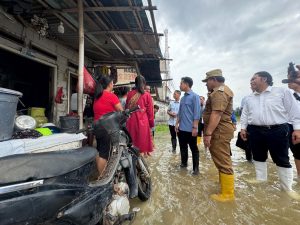 Wapres Gibran Tinjau Banjir di Bekasi, Pastikan Keselamatan dan Penanganan Warga Terpenuhi